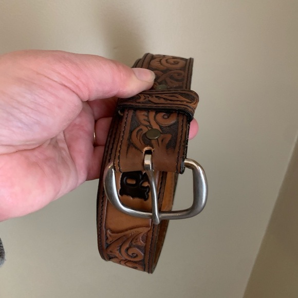 Silver creek collection leather tooled belt
Engraved “Richard” size 46
Western - Picture 1 of 6